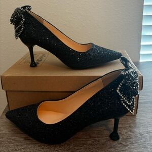 Heels with bows on back Sparkly